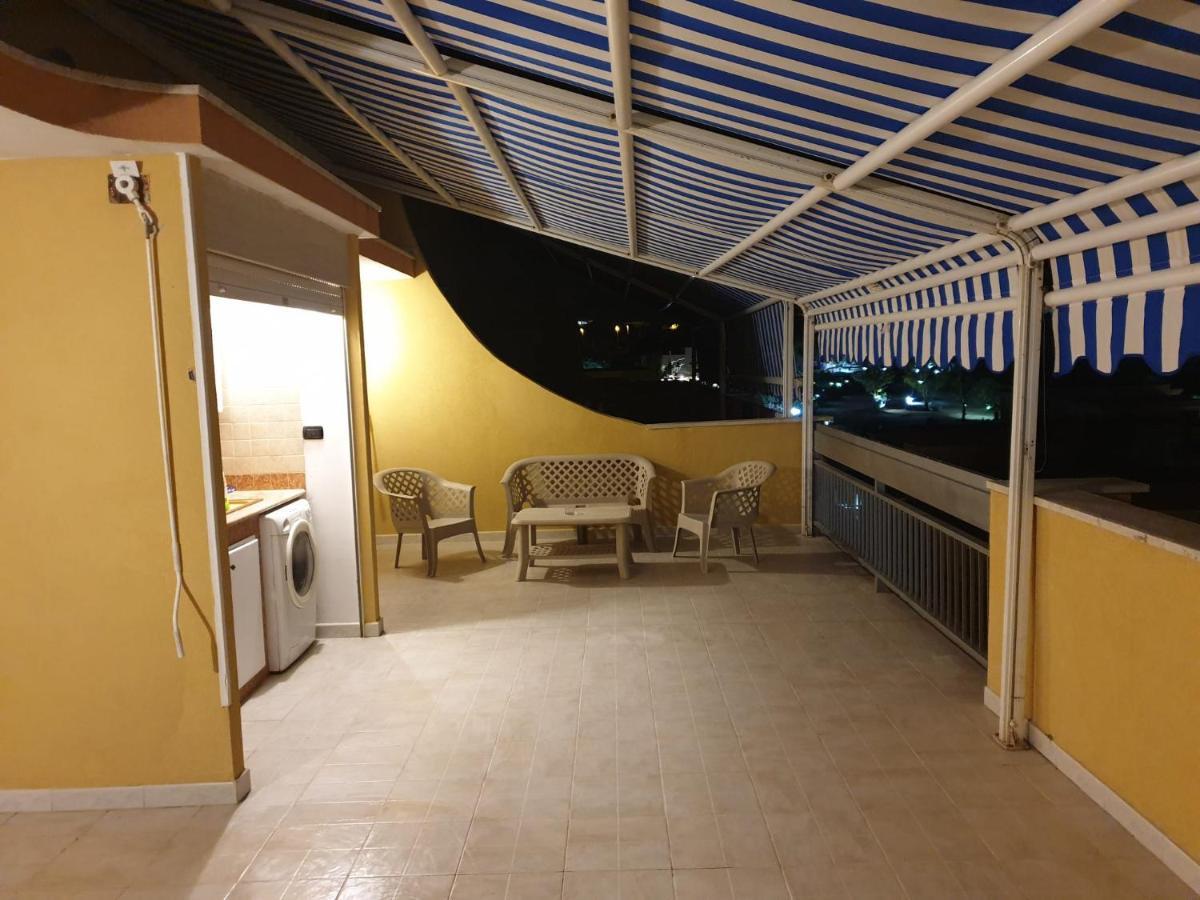 Attico In Riva Al Mare Apartment Gallipoli Bagian luar foto