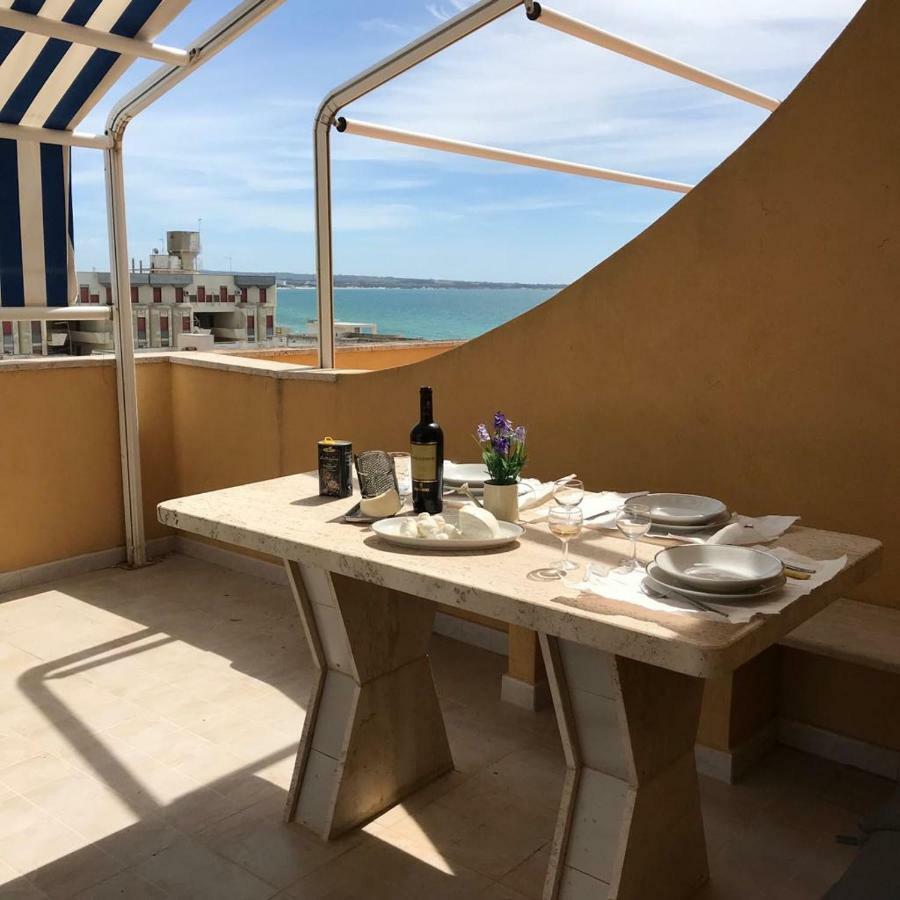 Attico In Riva Al Mare Apartment Gallipoli Bagian luar foto
